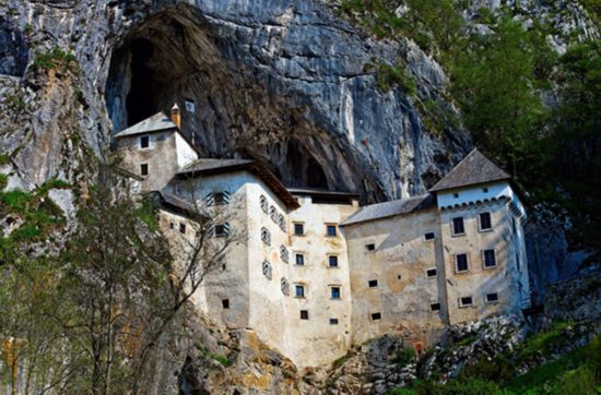 全球十大位置诡异美丽城堡:黑海乌克兰雅尔塔