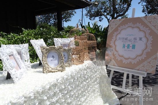 杨幂刘恺威婚礼现场曝光:铺满小白花(组图)