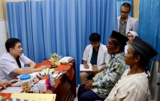 印尼男子全身遍布数百肿瘤致失明