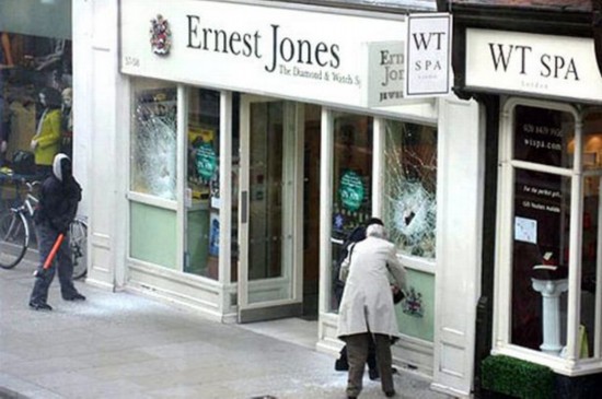 76岁日本老翁演色情片!盘点全球令人汗颜的疯