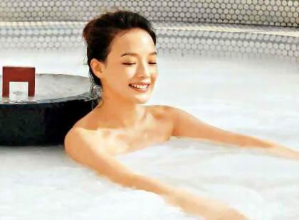 女星出浴美图:杨幂柳岩大胸性感香艳 刘亦菲小