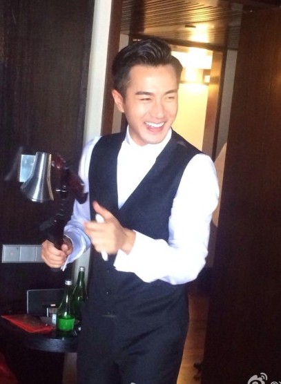 杨幂婚礼现场直击 刘恺威笑容满面甜如蜜