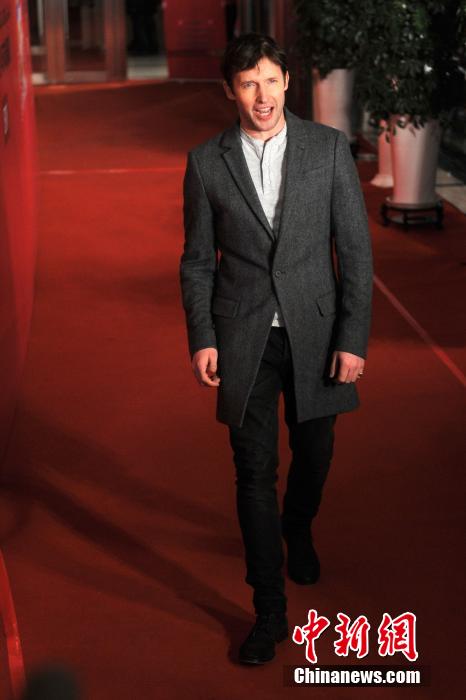 我是歌手2邓紫棋唱存在或将助汪峰上头条