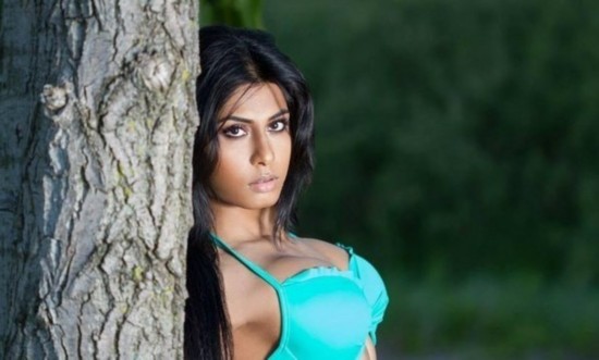 印度男孩变性成<em>女模</em> 砸8000英镑隆36D<em>巨乳</em>(图