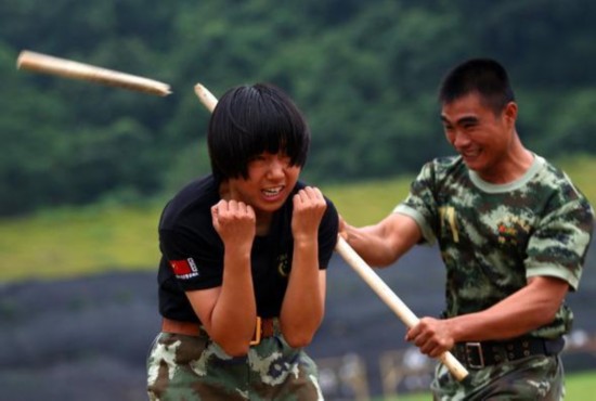 武警女特战兵打得男兵嗷嗷叫--人民网福建频道