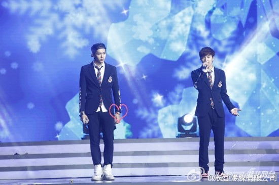 EXO吴亦凡、鹿晗、金秀珉本命年红绳、剪纸