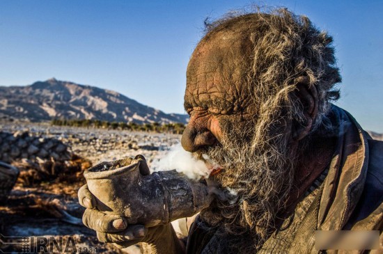 伊朗一男子60年不洗澡破纪录 网友:蚊子吸血都