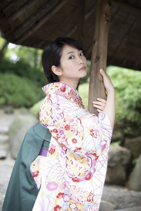 志田未来推出20岁纪念写真集 感慨过去突然飙