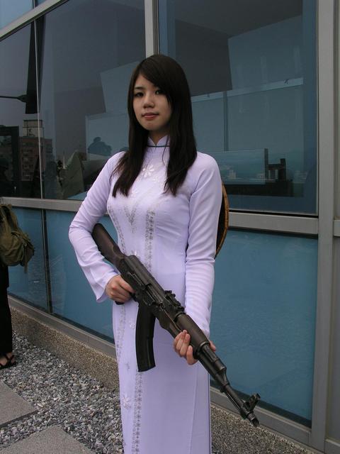 越南女兵很美很诱惑 长官手把手教会打手枪(组