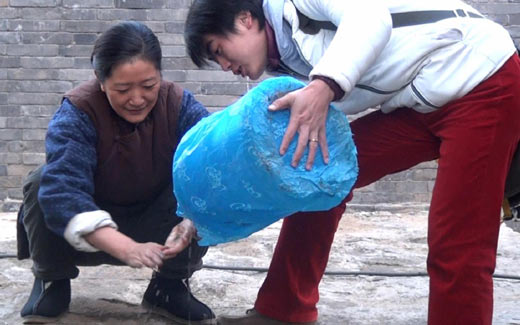 《乞丐大掌柜》严寒中热拍 戏里戏外风骨存