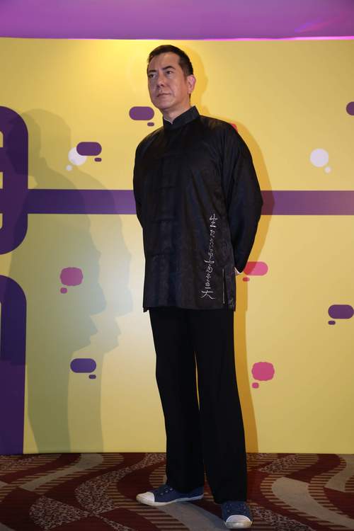 曝黄秋生角逐香港演艺协会会长遭拒 躺地撒泼