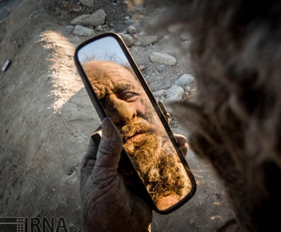 伊朗8旬老翁60年不洗澡创世界纪录