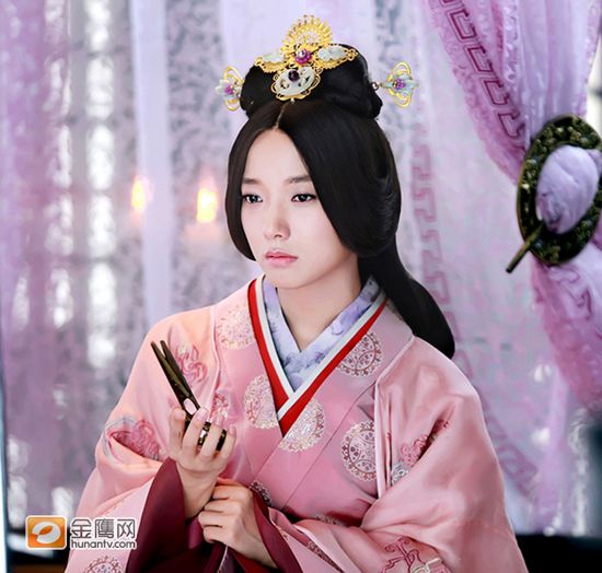 王珞丹拍的《大汉贤后卫子夫》里的造型也是绝美的!
