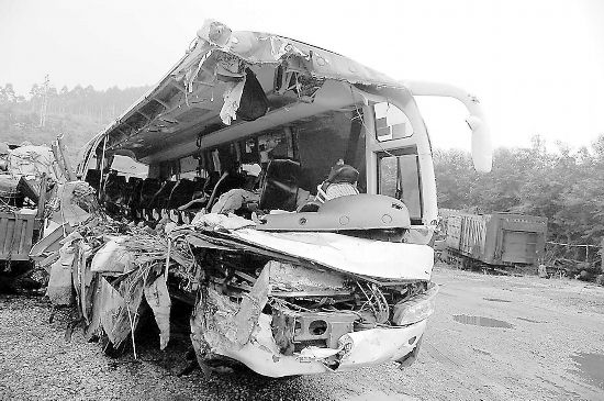 春运将至平安回家 盘点以血为戒的车祸现场(组