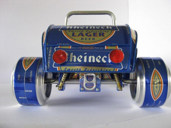 新西兰老人易拉罐造精致汽车
