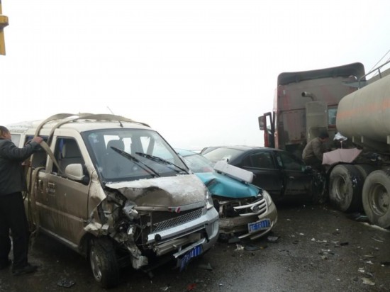 春运将至平安回家 盘点以血为戒的车祸现场(组