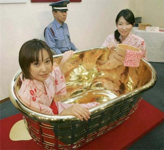 土豪金浴缸 土豪村分红1300万现金垒成墙 人民网房产