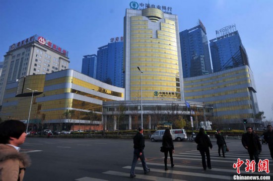 土豪村分红1300万现金垒成墙 人民网房产 土豪金