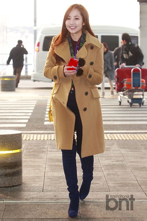 演员朴敏英现身机场 飞香港出席时装展笑容灿