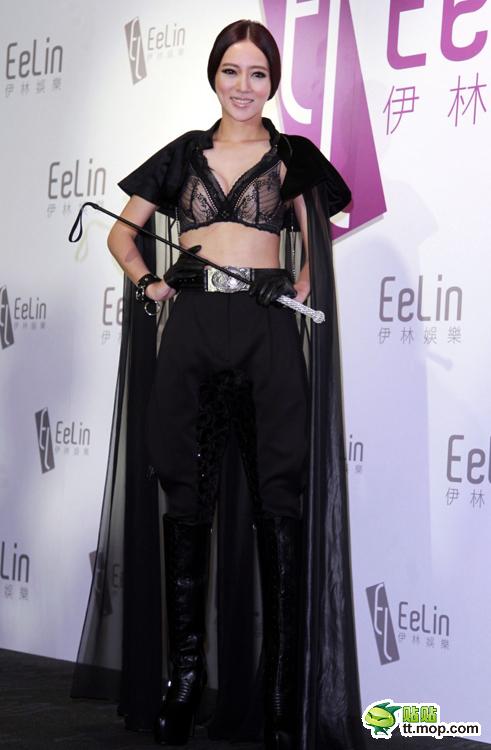 【组图】台湾模特公司办透视装年会 火辣身材