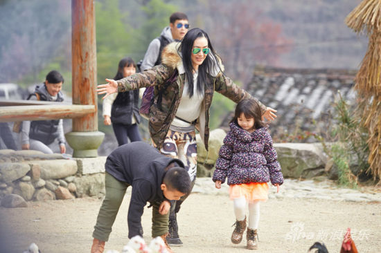 《人生第一次》:小<em>沈阳</em>做蛋炒饭钟丽缇女儿超