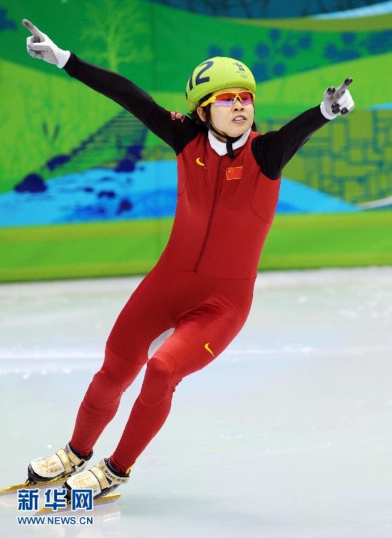 王蒙右踝胫腓骨双骨折 正在接受治疗(组图)