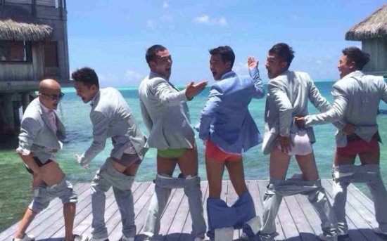 佟丽娅陈思诚婚礼疯狂花絮 伴郎团齐脱裤新娘