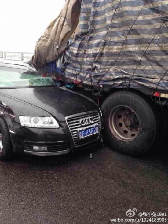 京沈高速车祸+百车相撞现场惨不忍睹