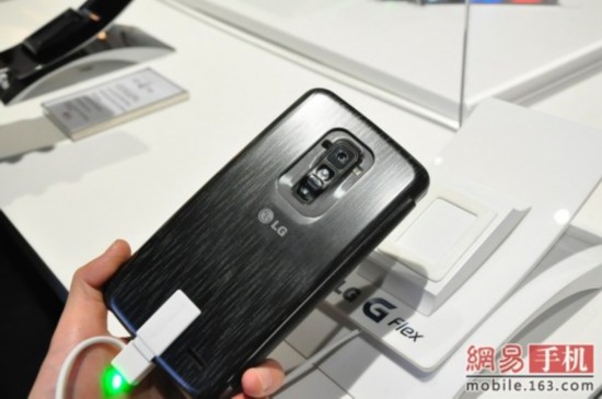 LG曲屏G Flex合约价300美元 1月31上市