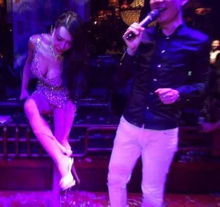 张柏芝与帅哥贴身暧昧 谢婷婷换男友如换衣 女