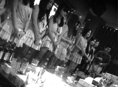 合肥:会所女孩真空包装陪客喝酒(图)