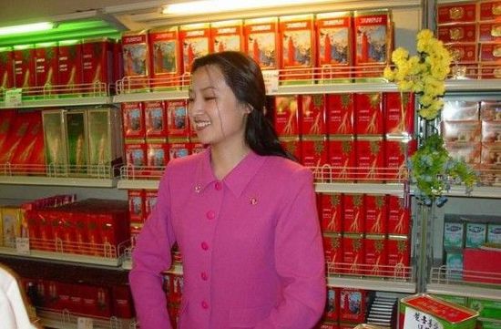 从<em>露乳</em>装到齐臀小短裙 看朝鲜style世纪变化【