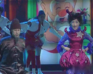 �����������괺��֮ǰ�����й��ڵؼ���δ��֪���ȣ����ϴ���������Ҳ����Ϊ�������衷�ǳ��������ϣ����ԡ����ȫ�����ƻ��������Ƿ��������ഺ���˵���Ůװ���ڴ�������̨��ʮ�ַ��ɡ��ı������س��š�����Ȧ������Ȧ������ŤŤ��ƨ��ŤŤ����Ҳ����Ϊ�����ɣ���չ��������õ�״̬����������ɡ������Ͽڵĸ��ʹ�÷������롶�����衷һ�ڶ��졣�����������衷����ר��������ʮ���ţ����˶��ܺ��ϼ��䣬������Ҳ��֮ˮ�Ǵ��ߣ�ӭ���ˡ�СħŮ���ĻԻ�ʱ������Ϊ�������ĸ���֮һ��