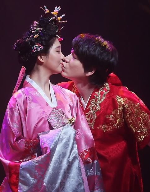 圭贤徐贤联袂演绎帝妃恋 吻戏曝光被赞金童玉