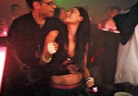 帅哥给美女裤头脱下来按摸视频_CJ第二天美眉脱的清凉协男士体验快感