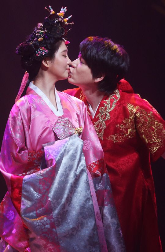 圭贤徐贤联袂演绎帝妃恋 吻戏曝光被赞金童玉