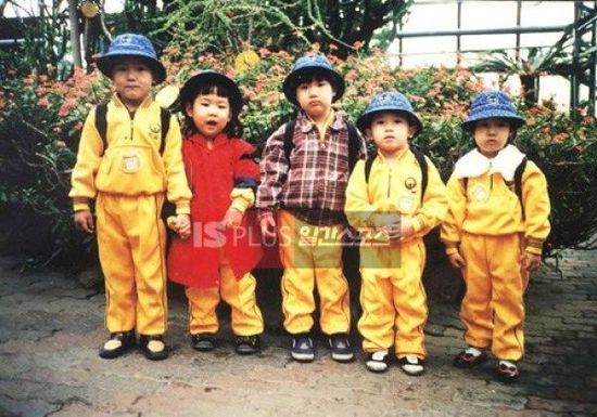 李敏镐(左一)幼童照