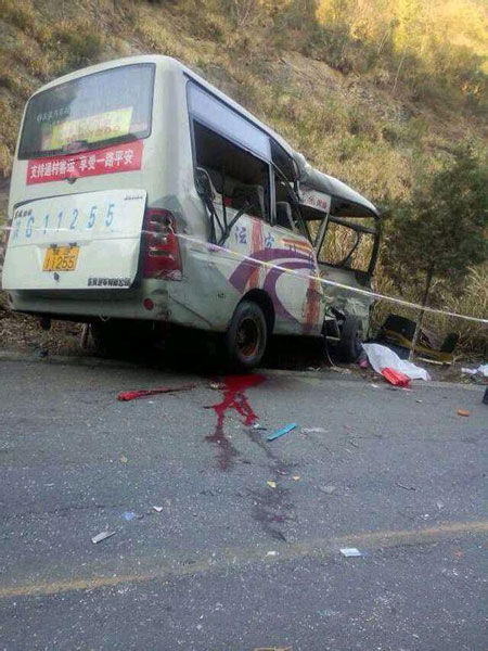 陕西镇坪发生一起交通事故致5死9伤(图)
