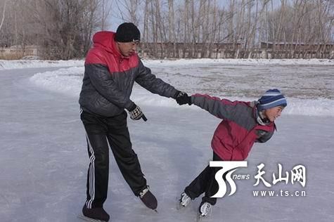 援疆教师林国海组织速滑教学 锻炼学生意志