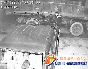 男子开大货车<em>偷女内裤</em> 先后3次拿走同一人内衣