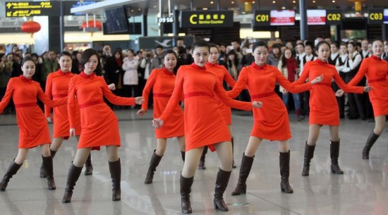 沈阳机场<em>空姐激情</em>热舞+网友调侃你的身材有料