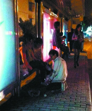 【图】盘点男女生的疯狂求爱 小学生也在一起