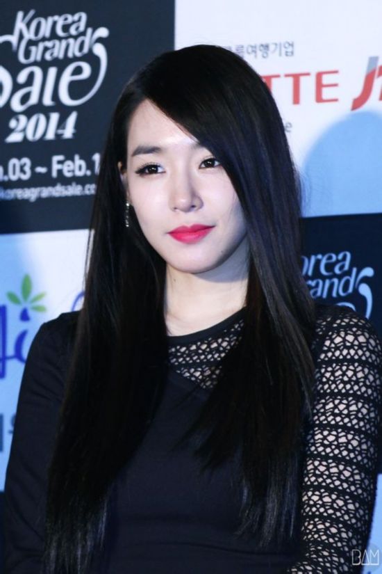 <em>少女时代</em>首尔歌谣<em>大赏</em>遭CrayonPop推搡 Tiffa