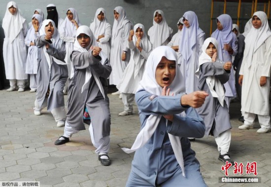 印度性侵案频发 印度女学生习武自卫【2】--人