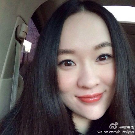 霍思燕产后晒瘦身成果 再现尖下巴仍美艳