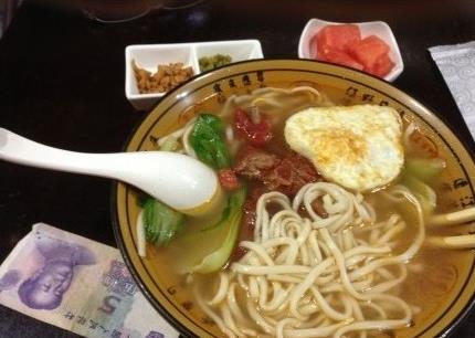 沈阳机场一碗面88元 天价面条透着肮脏铜臭味