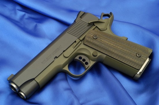 美国枪市展出中国保利M1911式手枪(组图)- 中国日报网