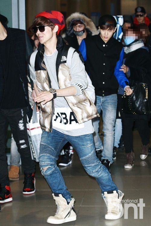 EXO返韩机场照 鹿晗吴亦凡D.O张艺兴灿烈边