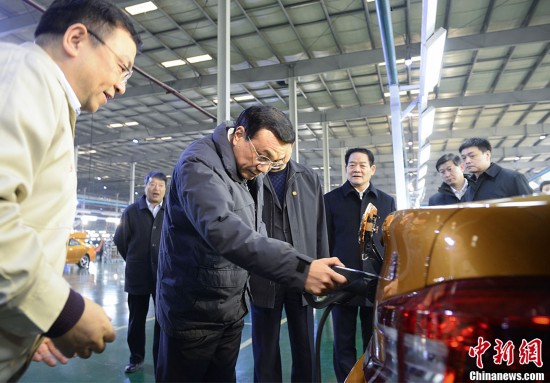 李克强视察车企了解纯电动汽车研发(高清组图