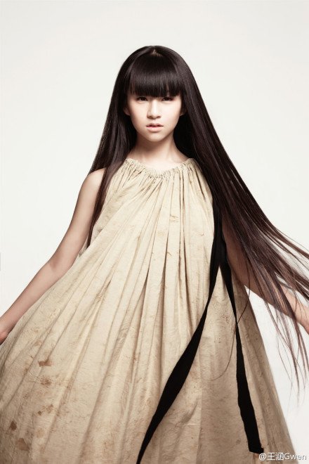 小彩旗春晚连转4小时不停歇 被赞转圈妹妹绝美